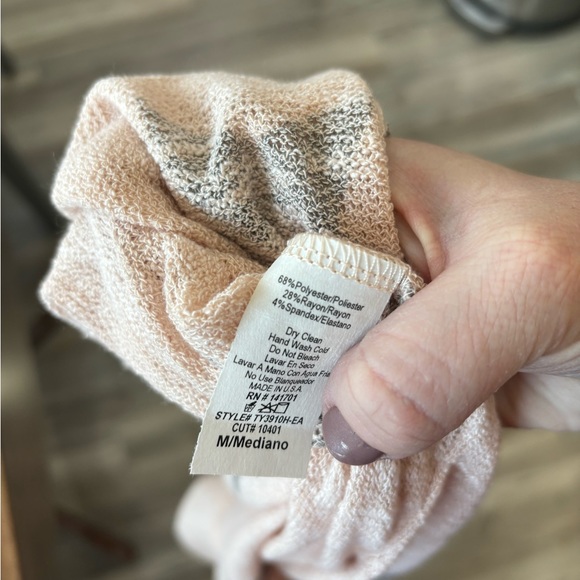 143 Story by Line Up NWOT size medium, peach with gray stars, oversized - Picture 4 of 5